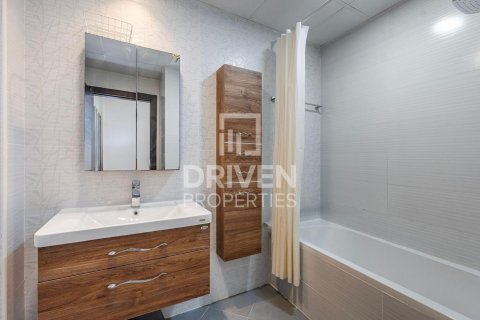 Apartment in Dubai Studio City, Dubai, UAE 3 bedrooms, 125.79 sq.m. № 746389 - photo 8
