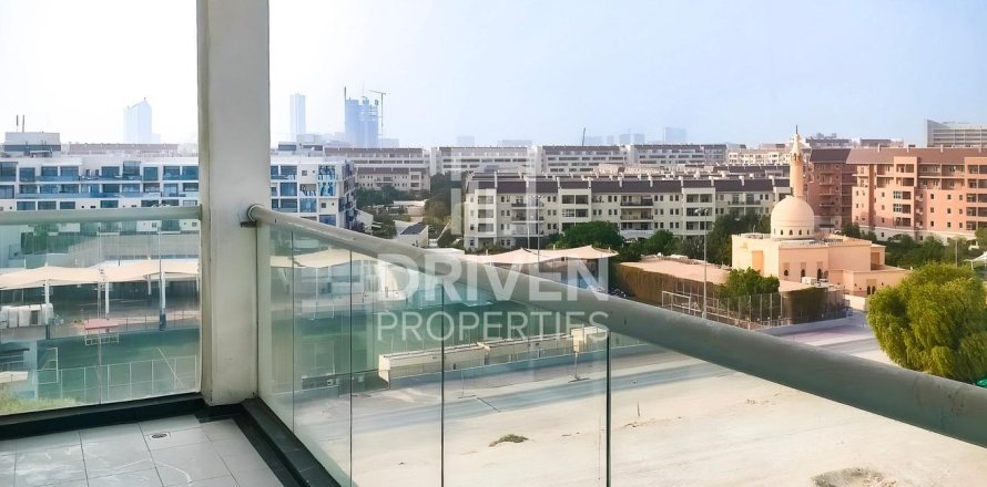 Apartment in Dubai Studio City, Dubai, UAE 3 bedrooms, 125.79 sq.m. № 746389