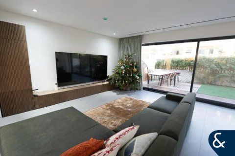 Vila v Al Furjan, Dubai, SAE 4 spálne, 222 m2 č. 688810 - Fotografia 3