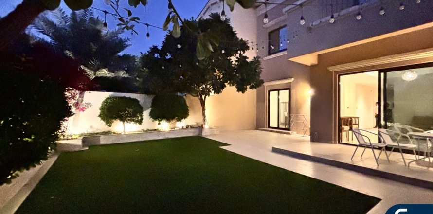 Villa in Reem, Dubai, UAE 3 bedrooms, 222 sq.m. № 688805