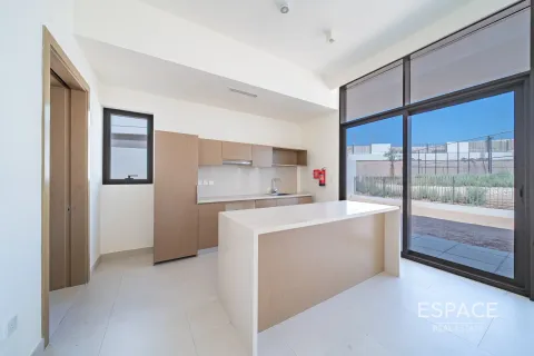 Villa in Al Furjan, Dubai, UAE 5 bedrooms, 453 sq.m. № 662555 - photo 5