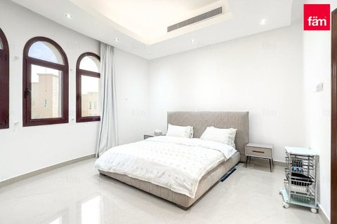 Villa te huur in Dubai, VAE 7 slaapkamers, 1723.7 vr.m., nr 726781 - foto 9