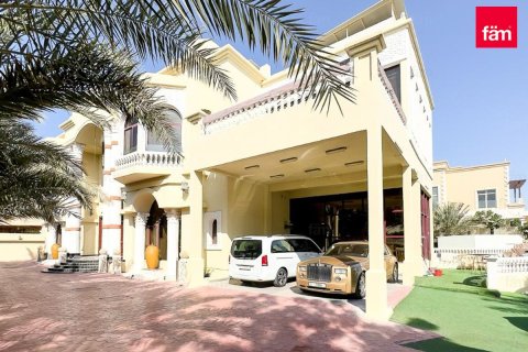Villa te huur in Dubai, VAE 7 slaapkamers, 1723.7 vr.m., nr 726781 - foto 13