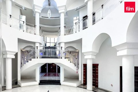 Villa te huur in Dubai, VAE 7 slaapkamers, 1723.7 vr.m., nr 726781 - foto 3
