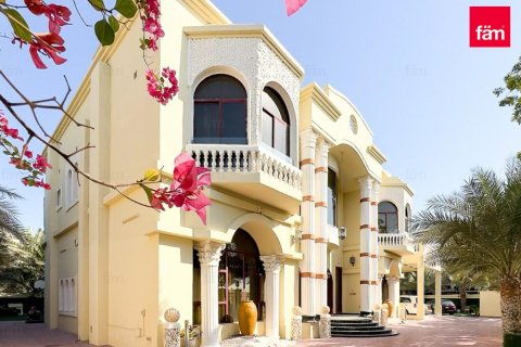 Villa te huur in Dubai, VAE 7 slaapkamers, 1723.7 vr.m., nr 726781 - foto 12