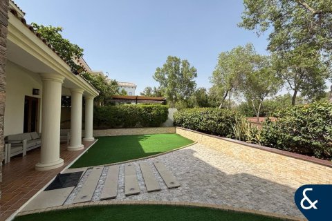 Willa do wynajęcia w Jumeirah Golf Estates, Dubai, ZEA 5 sypialnie, 514 mkw., nr 668554 - zdjęcie 2