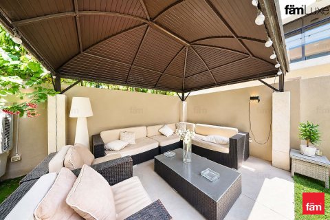 Villa in Dubai, UAE 5 bedrooms, 460 sq.m. № 710162 - photo 4