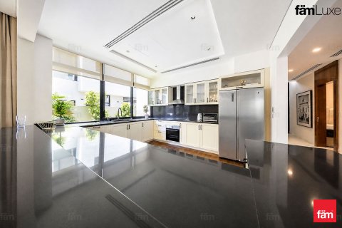 Villa in Dubai, UAE 5 bedrooms, 460 sq.m. № 710162 - photo 13