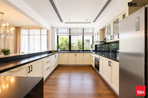 Villa in Dubai, UAE 5 bedrooms, 460 sq.m. № 710162 - photo 5