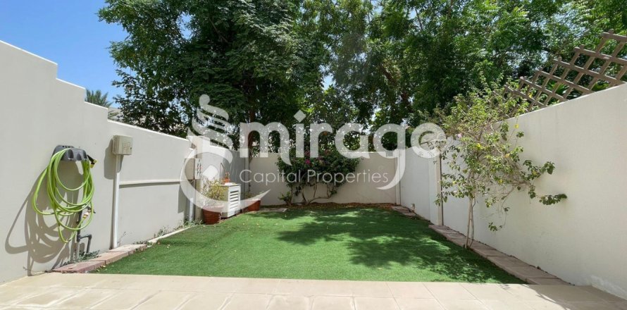 Vila v Al Reef, Abu Dhabi, SAE 3 ložnice, 173.9 m² Č.: 579913