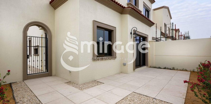 Khalifa City、Abu Dhabi、UAEにあるタウンハウス 3ベッドルーム、253.6 m2 No579910