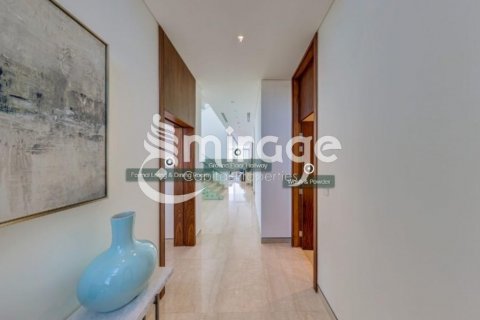 Villa in Abu Dhabi, UAE 5 bedrooms, 650 sq.m. № 579911 - photo 3