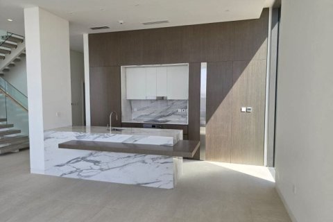 Villa in Nadd Al Sheba, Dubai, UAE 4 bedrooms, 597 sq.m. № 693284 - photo 1