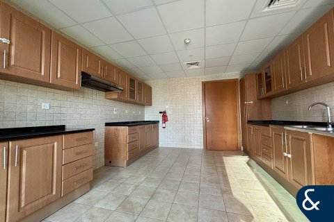 Appartement te koop in Jumeirah Lake Towers, Dubai, VAE 2 slaapkamers, 153 vr.m., nr 666826 - foto 4