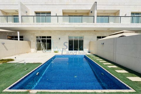 Vila di Umm Suqeim, Dubai, UAE 5 bilik tidur, 418.1 meter persegi № 645511 - foto 29