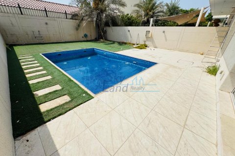 Vila di Umm Suqeim, Dubai, UAE 5 bilik tidur, 418.1 meter persegi № 645511 - foto 25