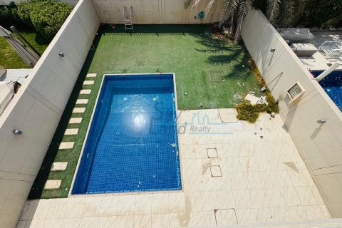 Vila di Umm Suqeim, Dubai, UAE 5 bilik tidur, 418.1 meter persegi № 645511 - foto 28