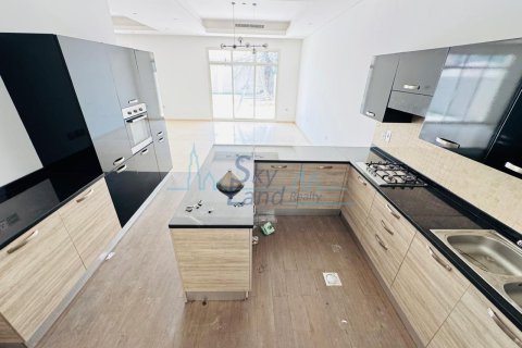 Vila di Umm Suqeim, Dubai, UAE 5 bilik tidur, 418.1 meter persegi № 645511 - foto 14