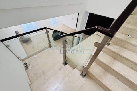 Vila di Umm Suqeim, Dubai, UAE 5 bilik tidur, 418.1 meter persegi № 645511 - foto 3