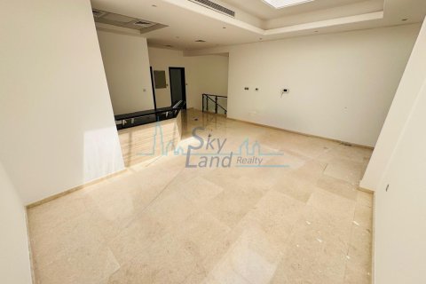 Vila di Umm Suqeim, Dubai, UAE 5 bilik tidur, 418.1 meter persegi № 645511 - foto 2