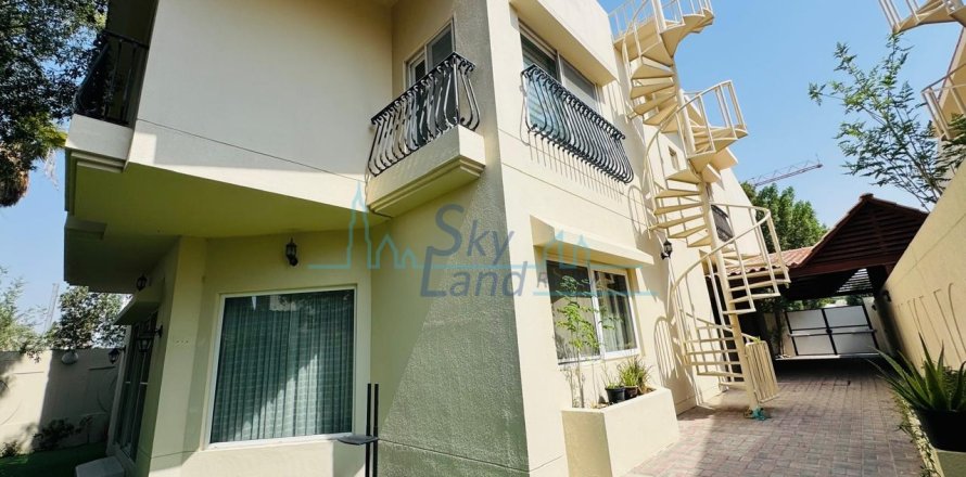 Vila u Umm Suqeim, Dubai, UAE 371.6 m2, 4 spavaćih soba Br. 645510
