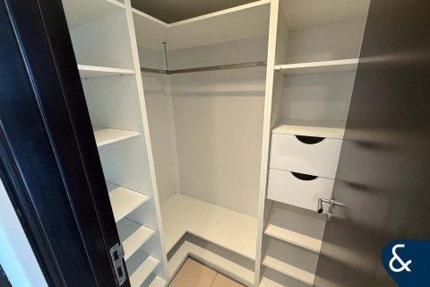 Apartament de închiriat în Jumeirah Lake Towers, Dubai, EAU 3 dormitoare, 225 mp. №668030 - poză 14