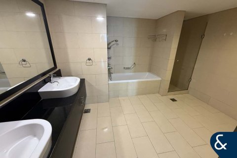 Apartament de închiriat în Jumeirah Lake Towers, Dubai, EAU 3 dormitoare, 225 mp. №668030 - poză 19