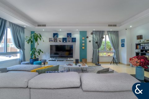 Vila di Living Legends, Dubai, UAE 4 bilik tidur, 267 meter persegi № 668032 - foto 2