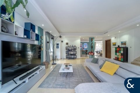 Vila di Living Legends, Dubai, UAE 4 bilik tidur, 267 meter persegi № 668032 - foto 4