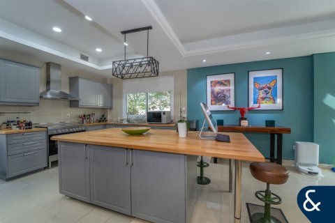 Vila di Living Legends, Dubai, UAE 4 bilik tidur, 267 meter persegi № 668032 - foto 5