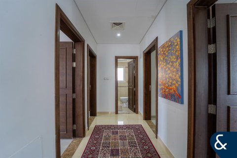 Vila di Living Legends, Dubai, UAE 4 bilik tidur, 267 meter persegi № 668032 - foto 9