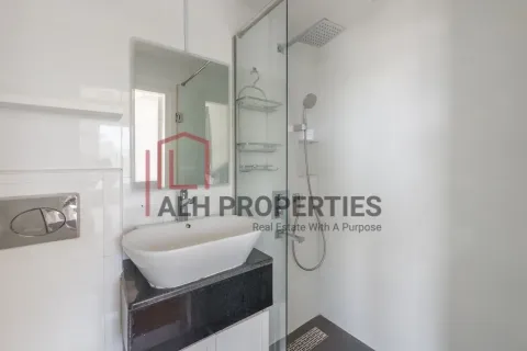 Vilë në The Springs, Dubai, Emiratet e Bashkuara Arabe 3 dhoma gjumi, 247 m2. № 690311 - Foto 20