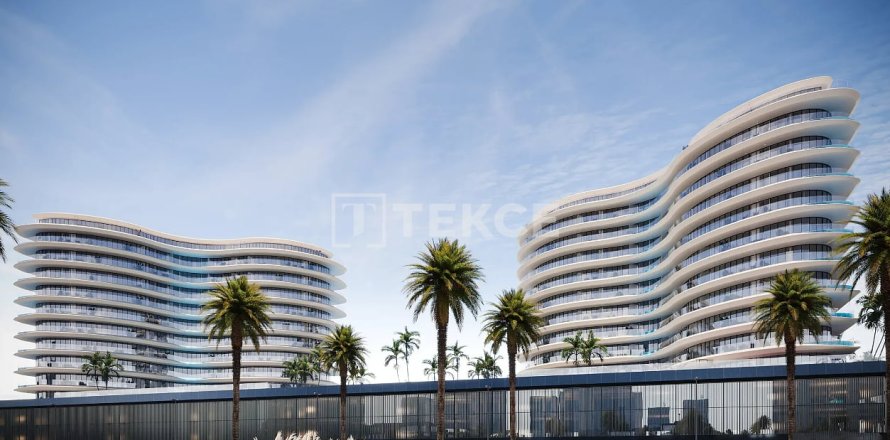 مكتب في دبي 92 متر مربع . ر قم 701083