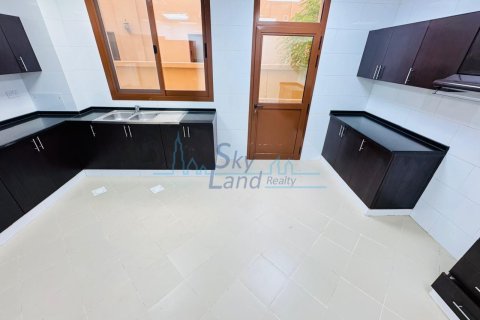 Villa itt: Al Barsha, Dubai, EAE, 5 hálószoba, 371.6 m², azonosító: 646432 - fénykép 8