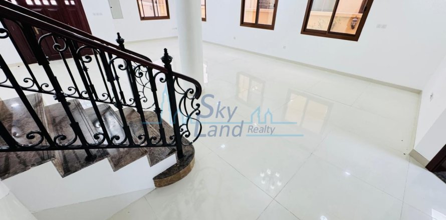 Vilë në Al Barsha, Dubai, Emiratet e Bashkuara Arabe 5 dhoma gjumi, 371.6 m2. № 646432