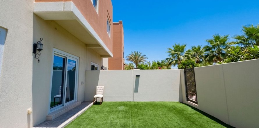 Townhouse in Dubai, UAE 3 bedrooms, 161 sq.m. № 710117