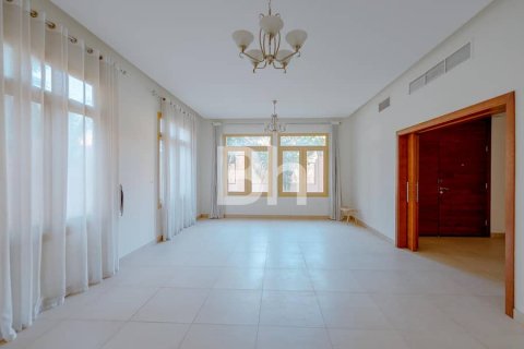 Снять в аренду виллу в Халифа-Сити, Абу-Даби, ОАЭ 5 спален, 836м2, № 616975 - фото 3