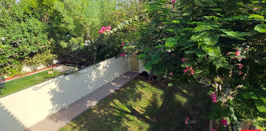 Villa a Dubai, EAU 3 camere da letto, 255.4 mq. № 692990