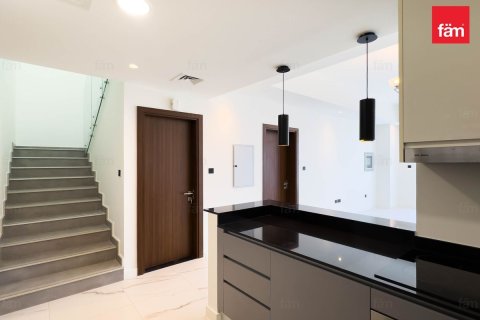 Müüa ridamaja asukohaga Dubai, AÜE: 4 magamistoaga, 187.2 m² Nr 652337 - pilt 3