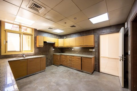 Villetta a schiera in affitto a Abu Dhabi, EAU 4 camere da letto, 342 mq. № 614928 - foto 13