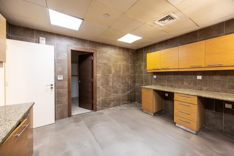 Villetta a schiera in affitto a Abu Dhabi, EAU 4 camere da letto, 342 mq. № 614928 - foto 15
