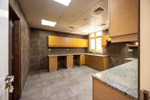 Villetta a schiera in affitto a Abu Dhabi, EAU 4 camere da letto, 342 mq. № 614928 - foto 12