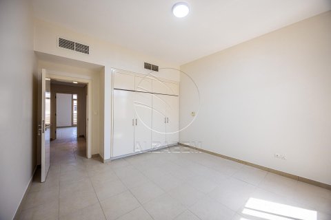 Villetta a schiera in affitto a Abu Dhabi, EAU 4 camere da letto, 342 mq. № 614928 - foto 23