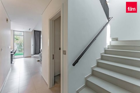Vilë në Dubai, Emiratet e Bashkuara Arabe 3 dhoma gjumi, 181.2 m2. № 710199 - Foto 2