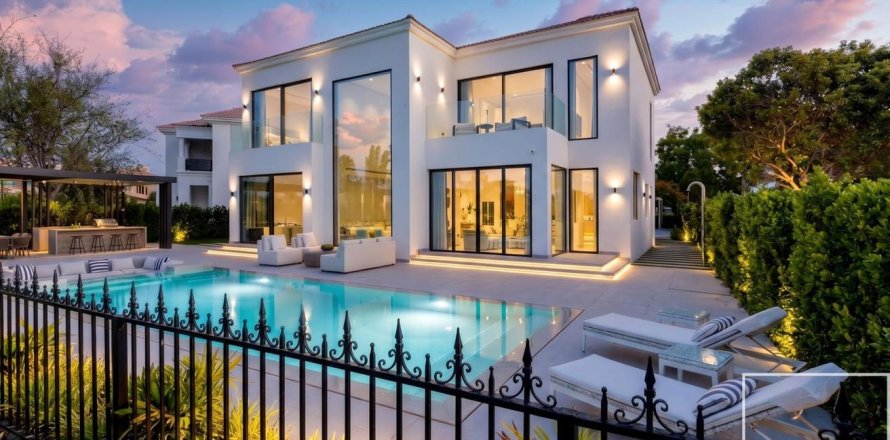 Villa in Jumeirah Islands, Dubai, VAE: 4 Schlafzimmer, 1025.56 m2 Nr. 764745