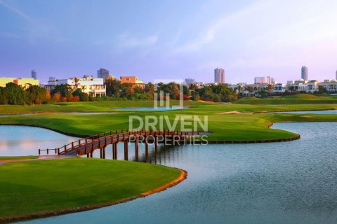 Apartment in Emirates Hills, Dubai, UAE 3 bedrooms, 179 sq.m. № 602585 - photo 6