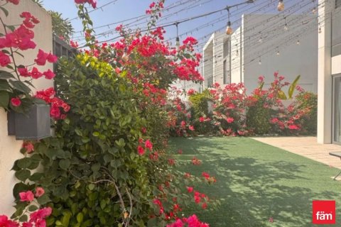Villa till försäljning i Dubai, UAE 4 sovrum, 231.2 kvm Nr. 703800 - fotografi 13