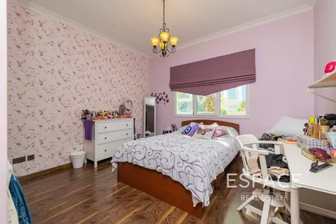 Vila u Meadows, Dubai, UAE 5 spavaćih soba, 353 m2 Br. 649594 - fotografija 11