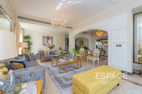 Vila u Meadows, Dubai, UAE 5 spavaćih soba, 353 m2 Br. 649594 - fotografija 5