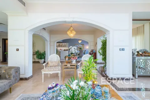 Vila u Meadows, Dubai, UAE 5 spavaćih soba, 353 m2 Br. 649594 - fotografija 6